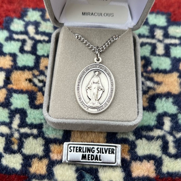 Sterling Silver Miraculous Mother Mary Religious Medal Necklace Heavy Chain - Picture 2 of 3